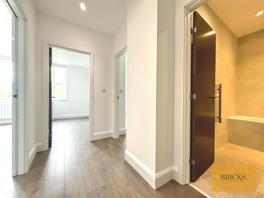 Property photo 2 of 25