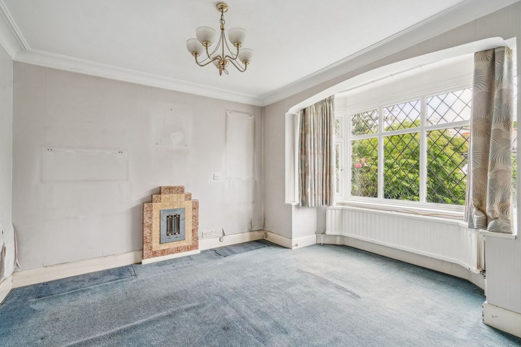 Property photo 2 of 20