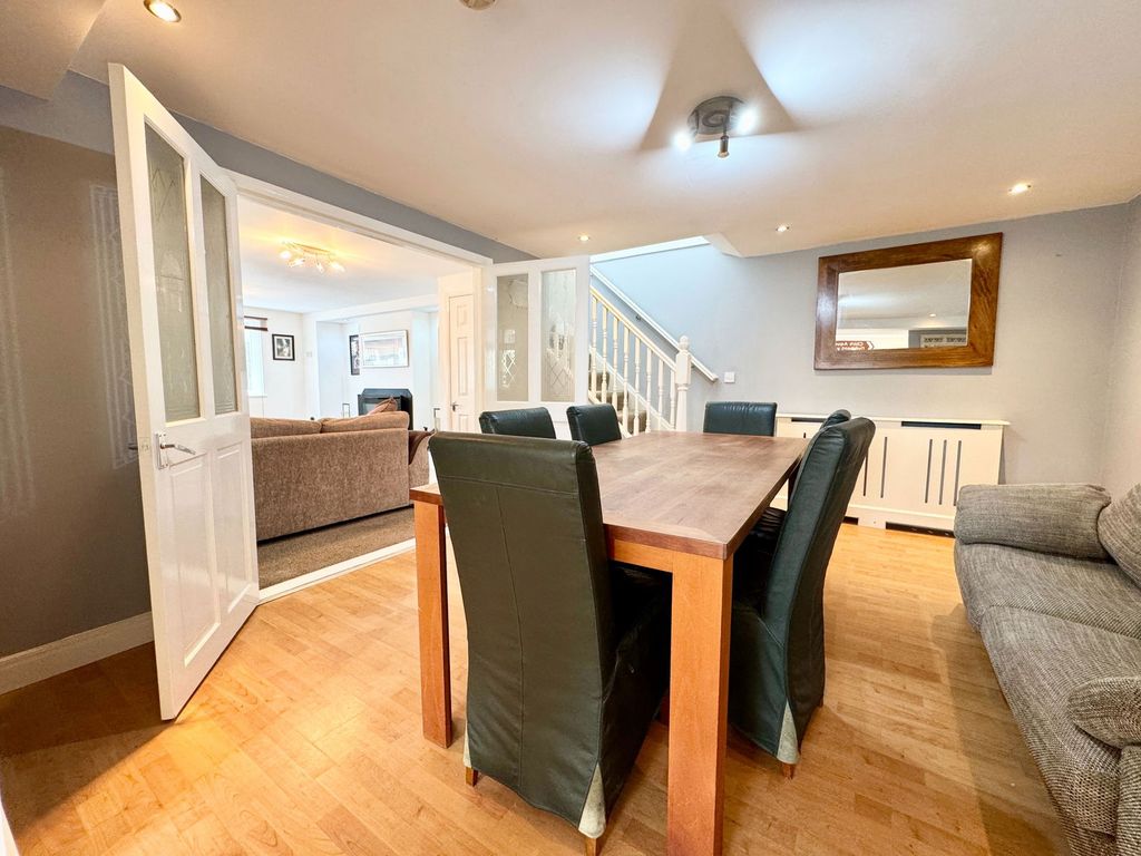 Property photo 3 of 26