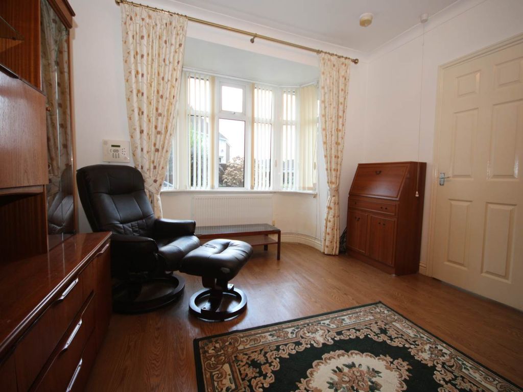 Property photo 2 of 20 Lounge 2