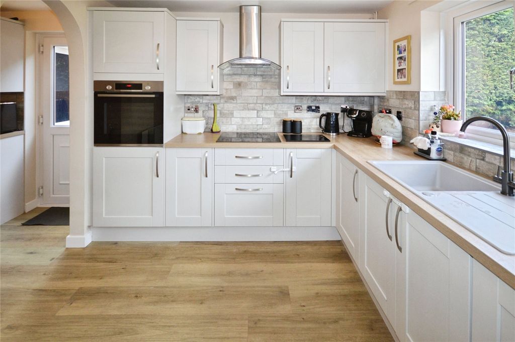 Property photo 2 of 17 Kitchen