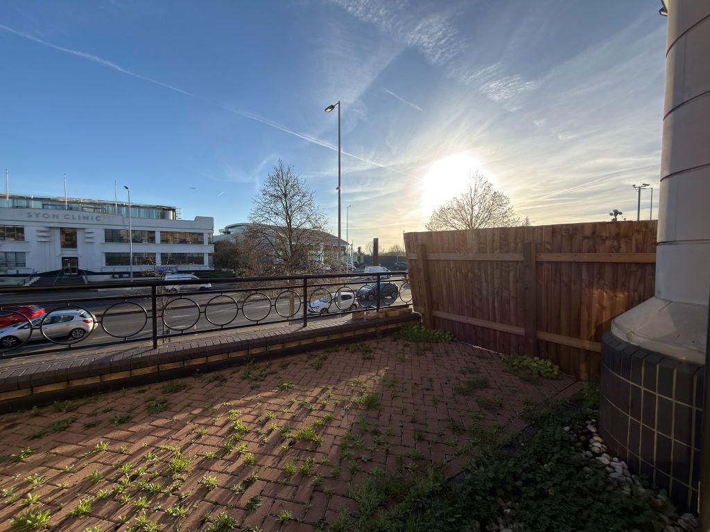 Property photo 3 of 19 Garden