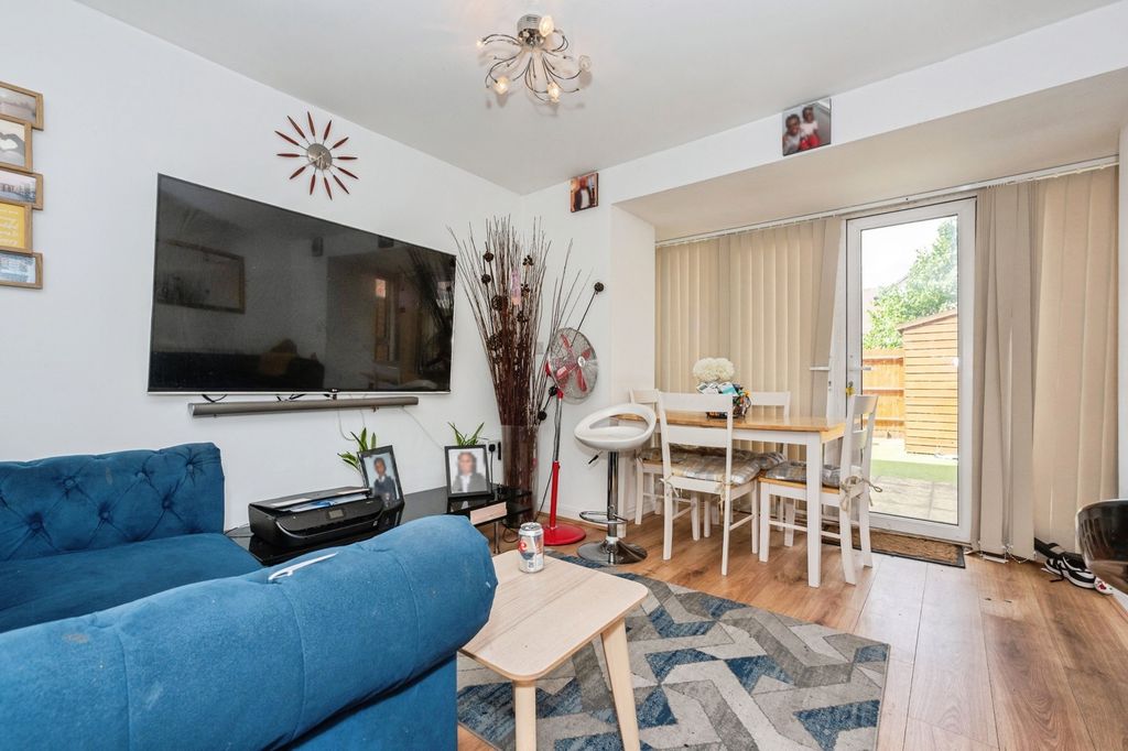 Property photo 2 of 17 Photo