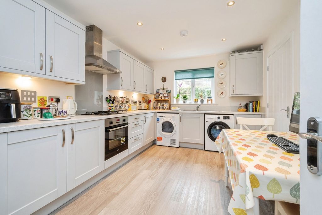 Property photo 2 of 16 Pbox-Img.Jpg