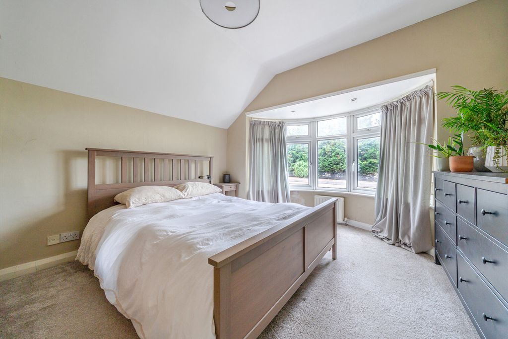 Property photo 2 of 25 Bedroom