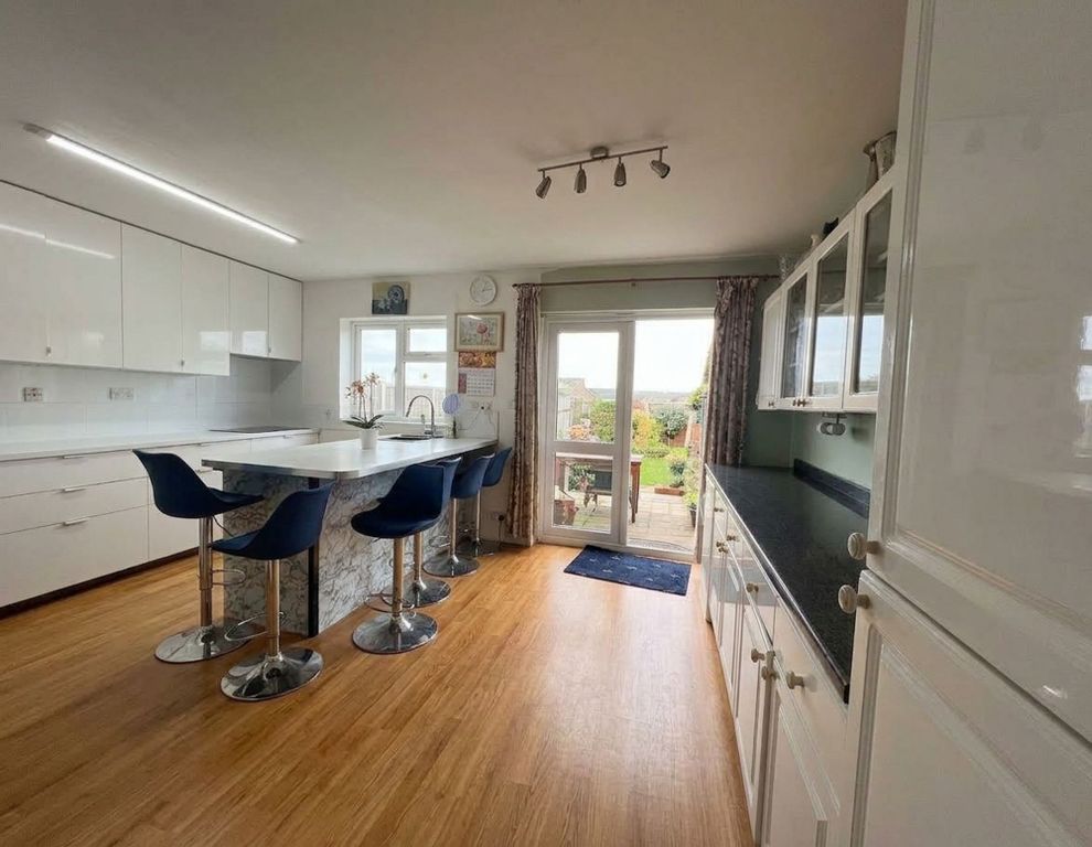 Property photo 3 of 15 Kitchen Breakfast Room