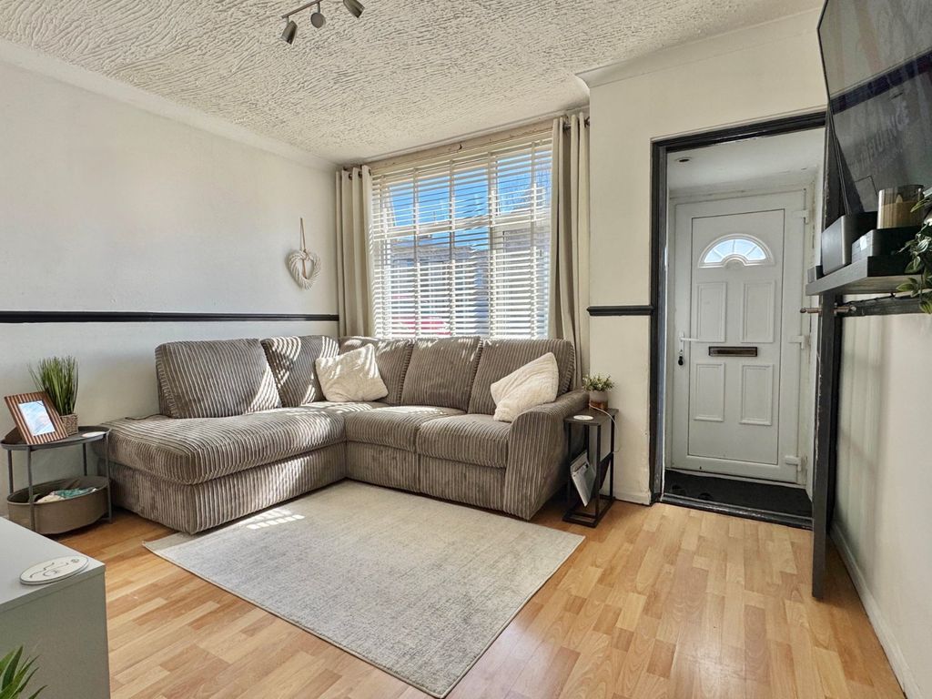 Property photo 3 of 10 Living Room