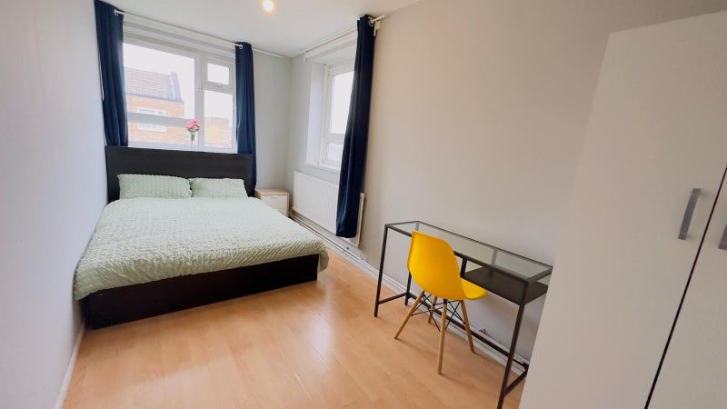 Property photo 1 of 13 : Room 1- £750 Available 01/08/2026