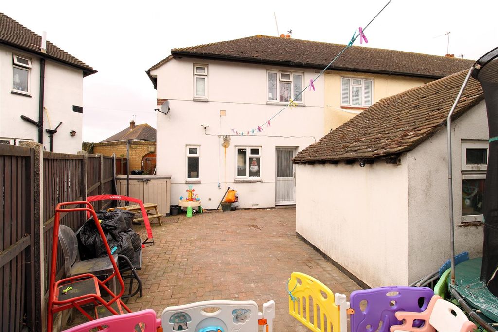 Property photo 2 of 13 Garden1.Jpg