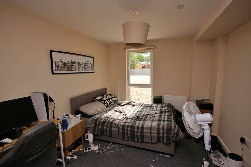 Property photo 3 of 6