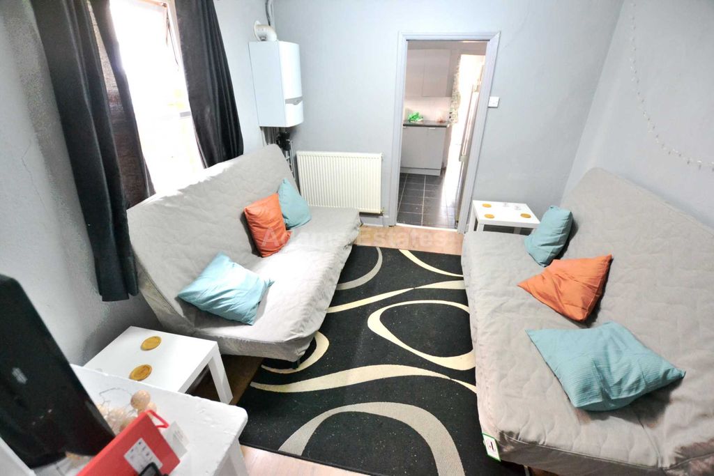 Property photo 2 of 17