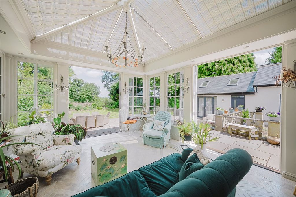 Property photo 3 of 25 Orangery