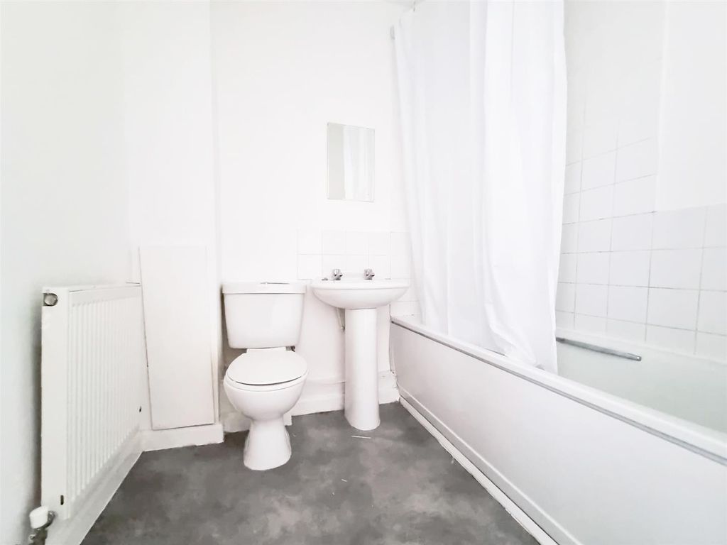 Property photo 3 of 6 Bathroom