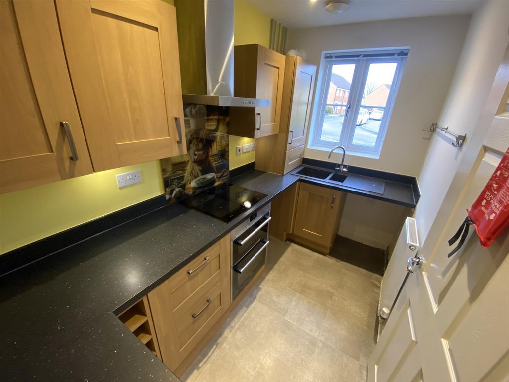 Property photo 2 of 12 Kitchen