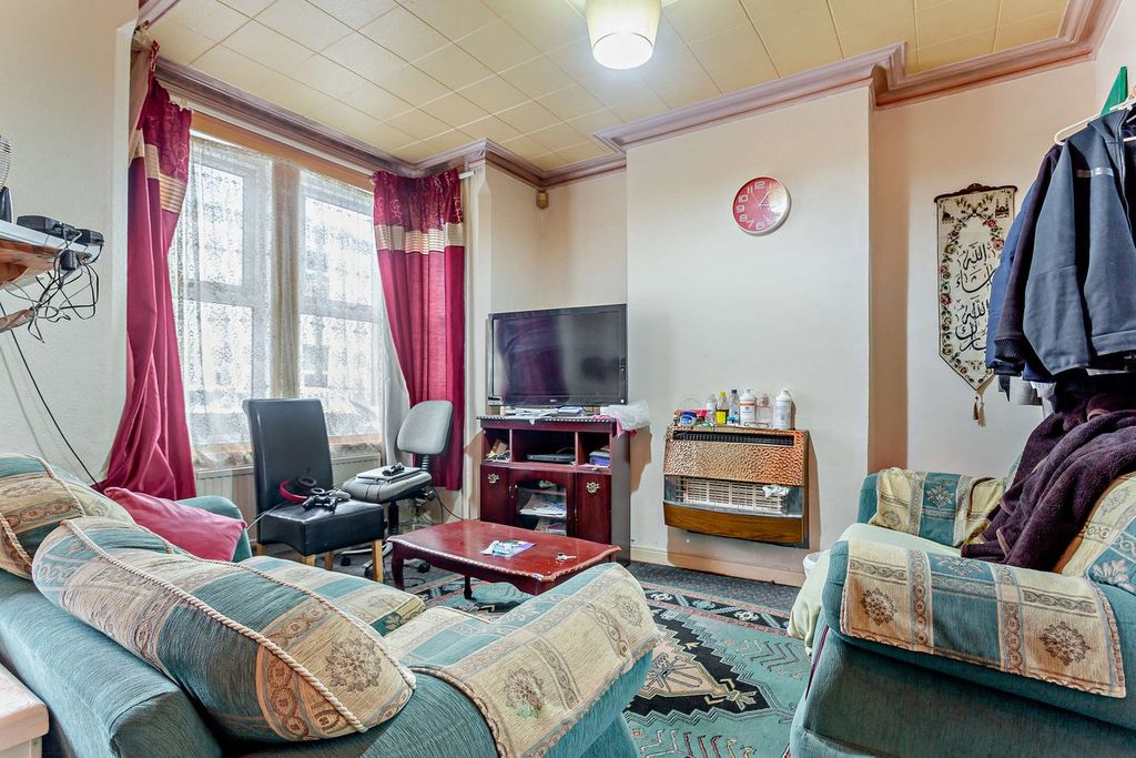 Property photo 2 of 24