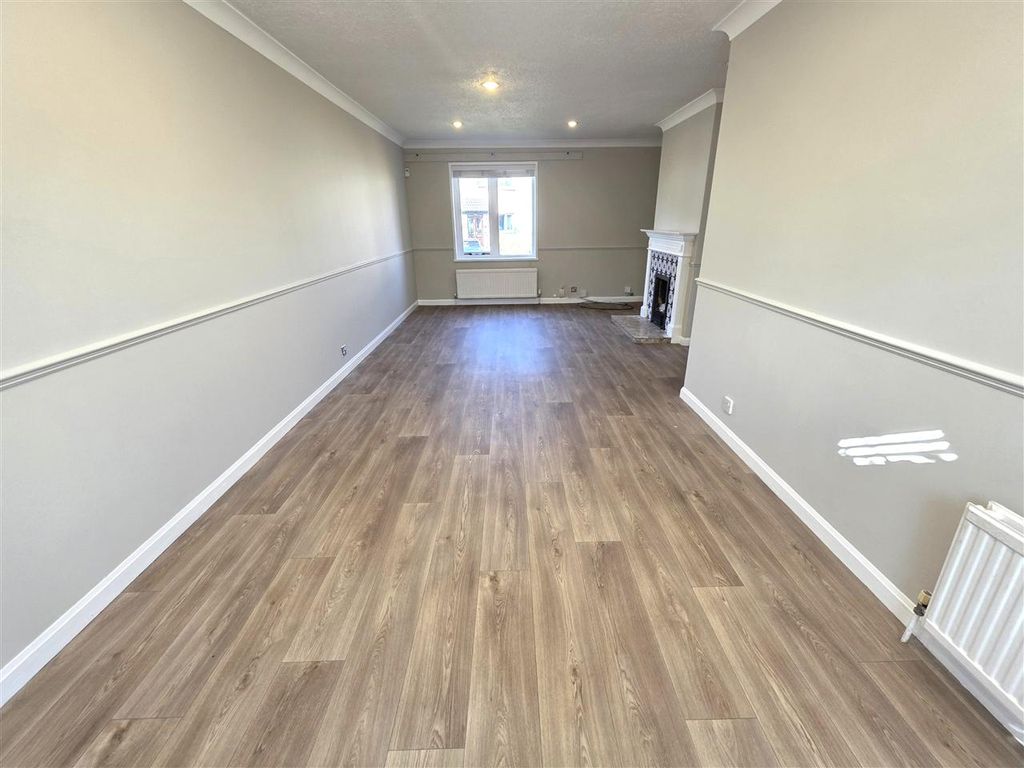 Property photo 2 of 17 Lounge