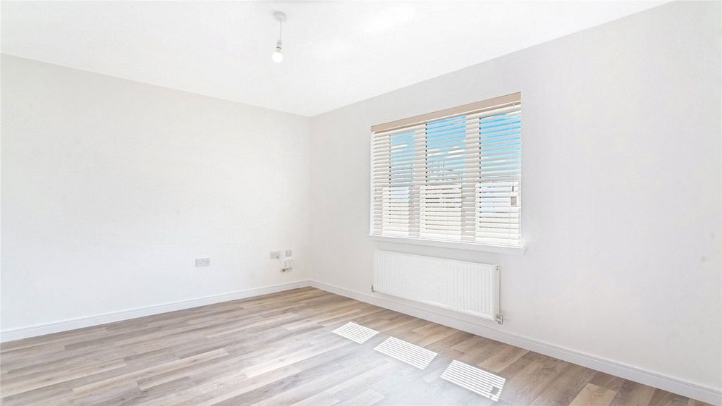 Property photo 2 of 27 Picture No. 29