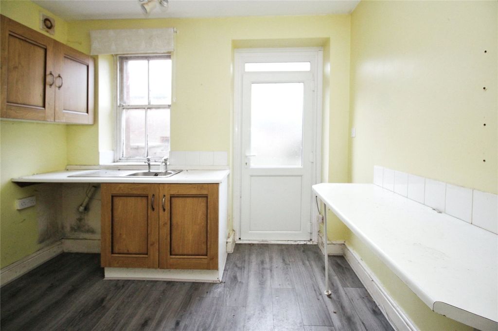 Property photo 3 of 15 Flat 1 Kitchen