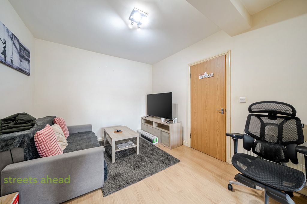 Property photo 3 of 11 4Ca271B1-B804-444...