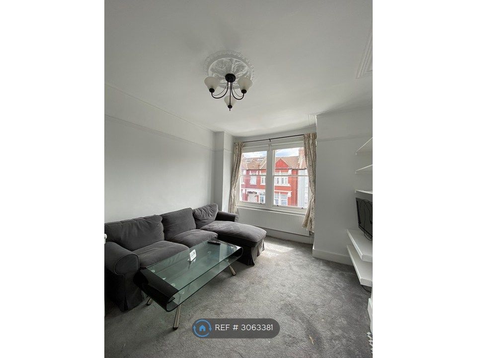 Property photo 3 of 7 Lounge