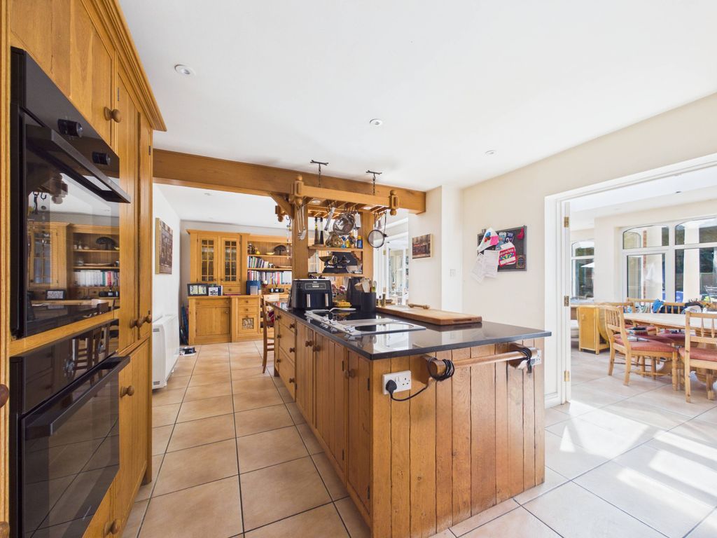 Property photo 2 of 21 Kitchen