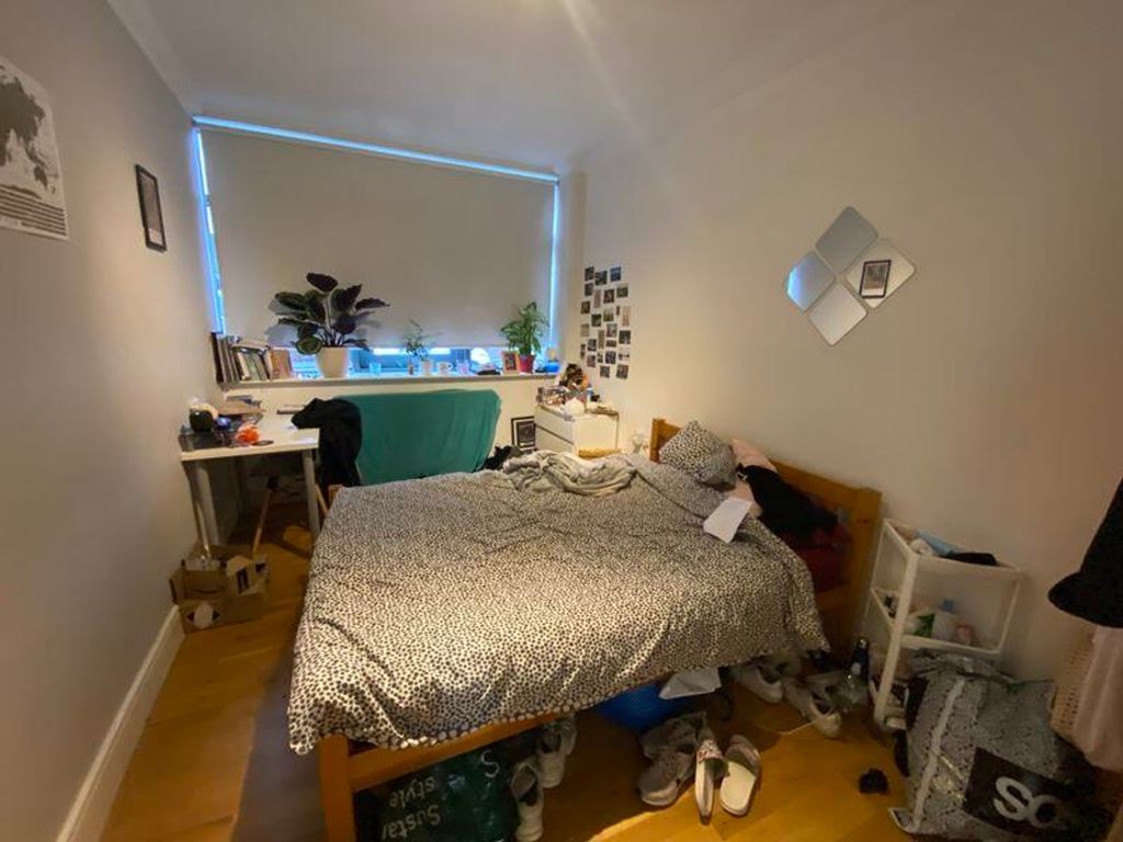 Property photo 3 of 9 A Spacious Double Bedroom With Good Natural Light ...