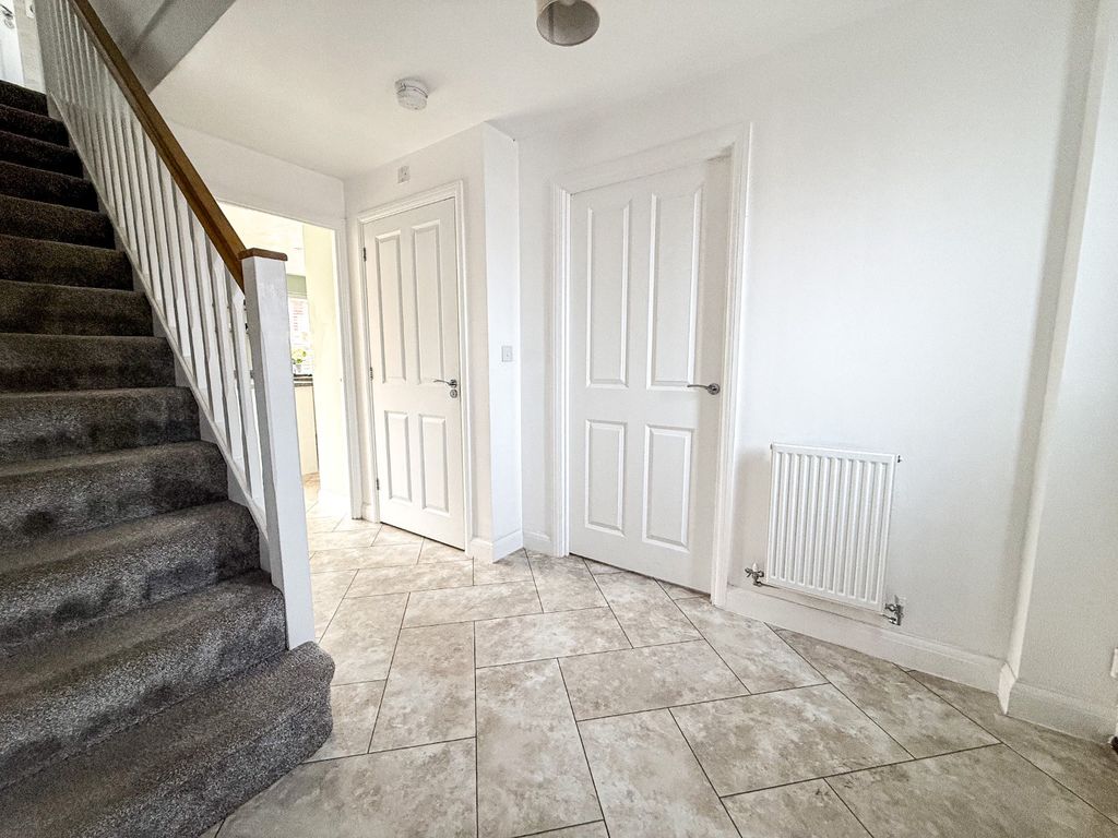 Property photo 3 of 22 4717905