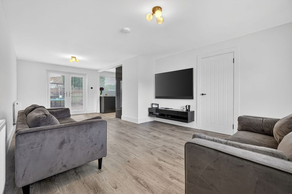 Property photo 3 of 24