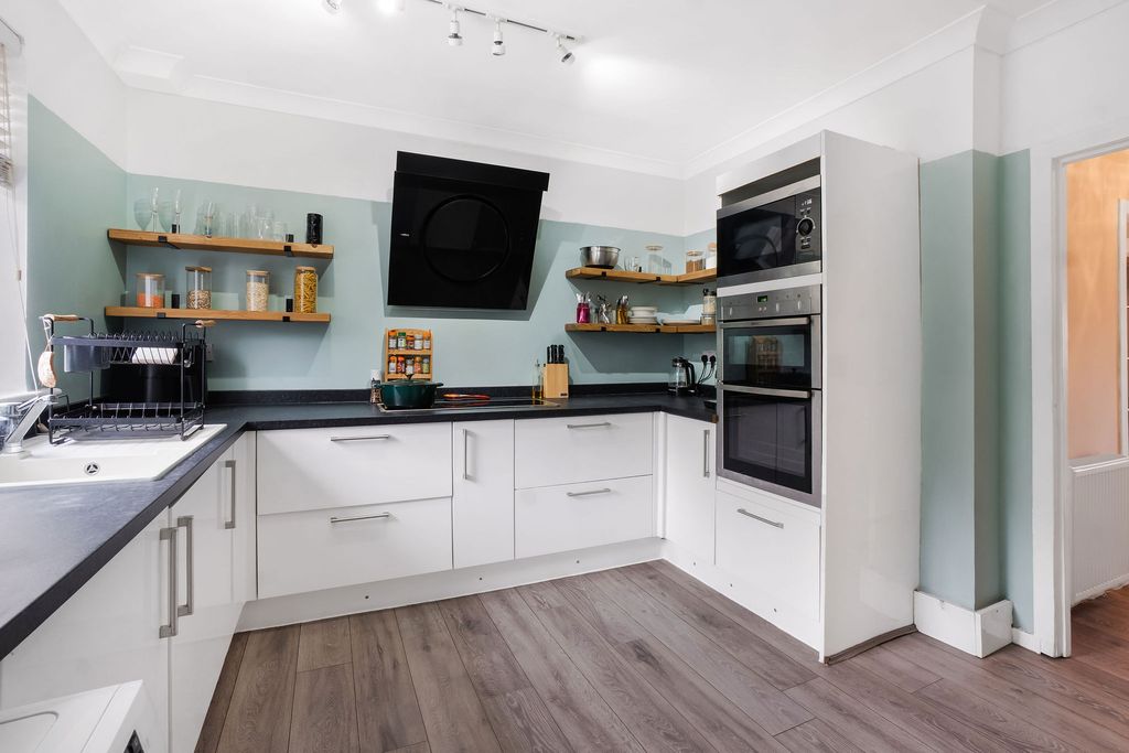 Property photo 3 of 20 Kitchen