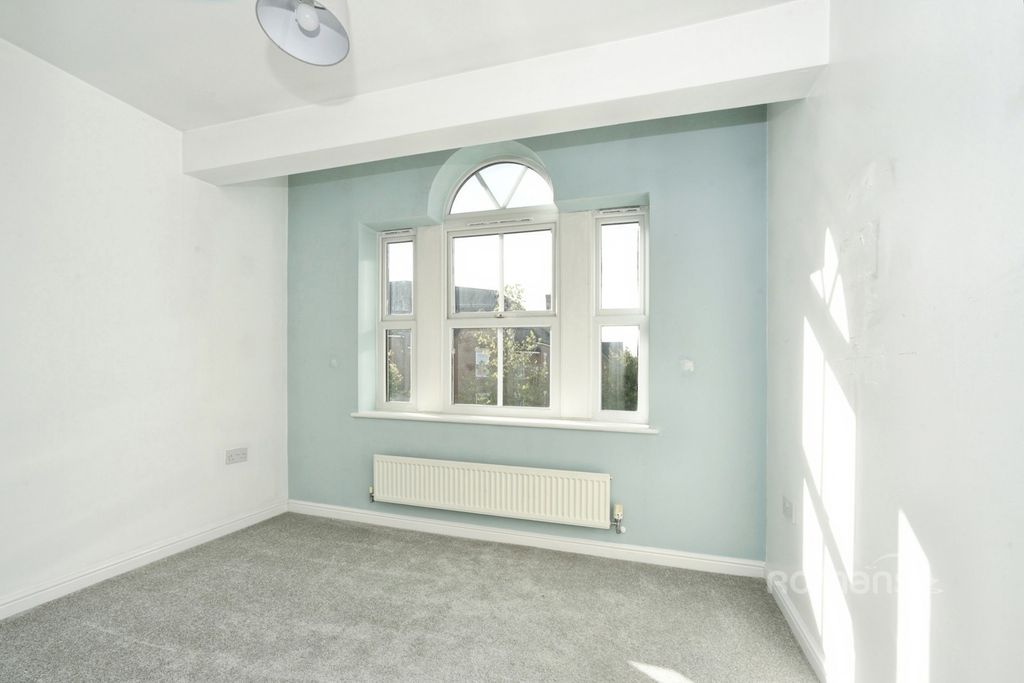 Property photo 2 of 12 Pbox-Img.Jpg