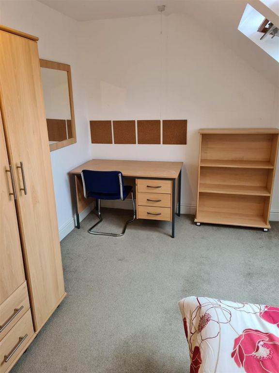 Property photo 3 of 14 Bedroom 4 - Flat 2, 43 Mill Road.Jpg