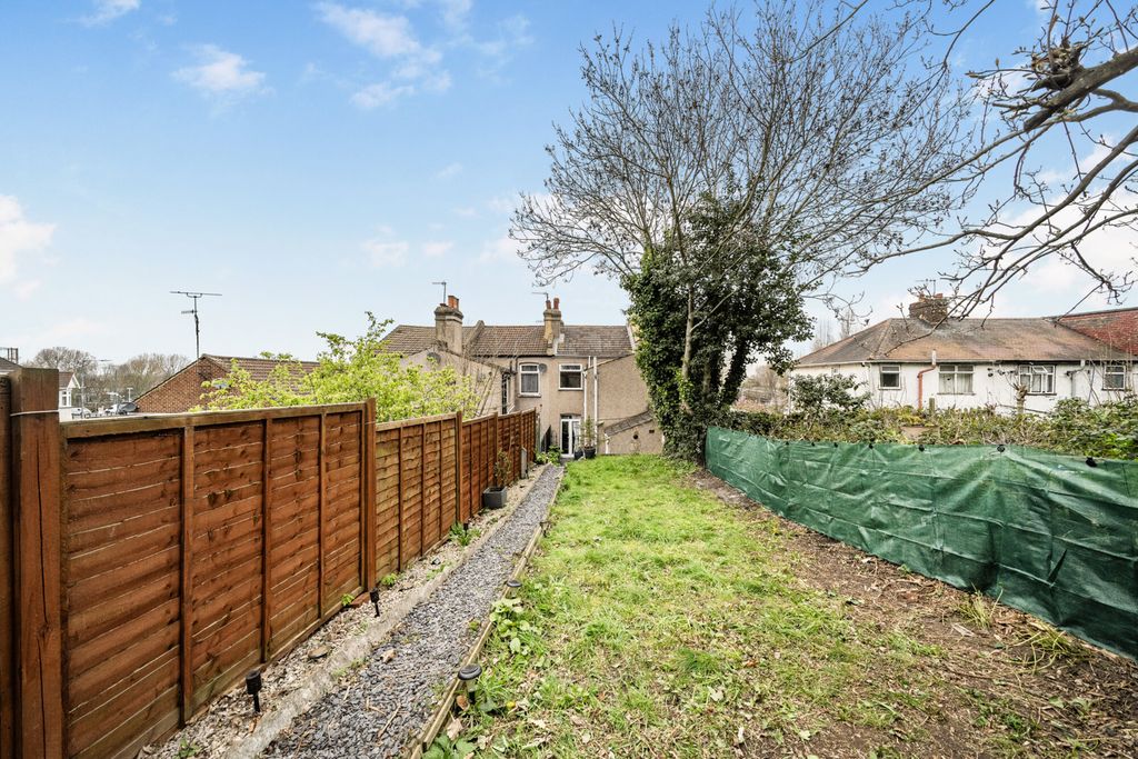 Property photo 2 of 16 Garden