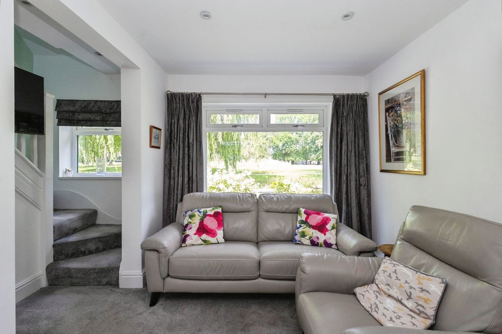 Property photo 3 of 20 Pbox-Img.Jpg
