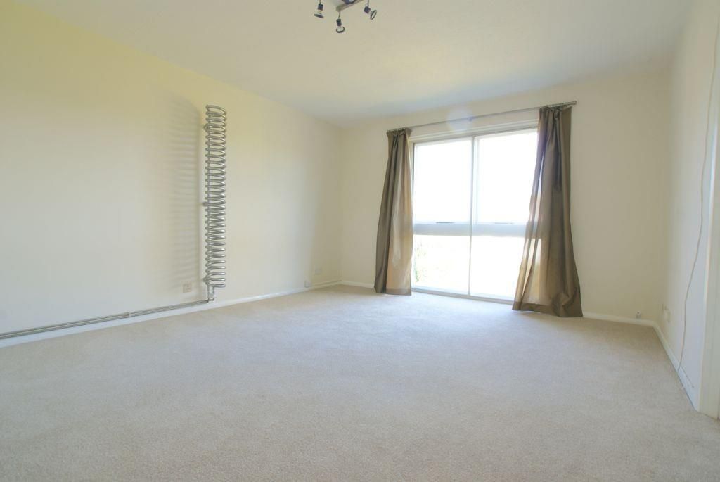 Property photo 2 of 11 Living Room