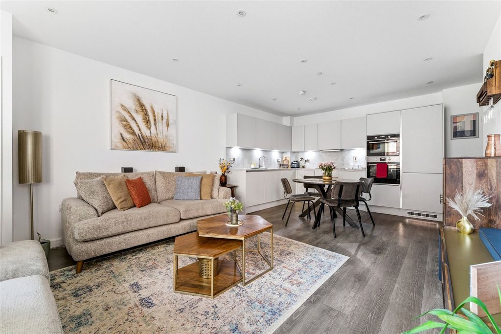 Property photo 2 of 21 Picture No. 15