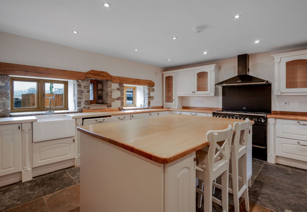 Property photo 2 of 46