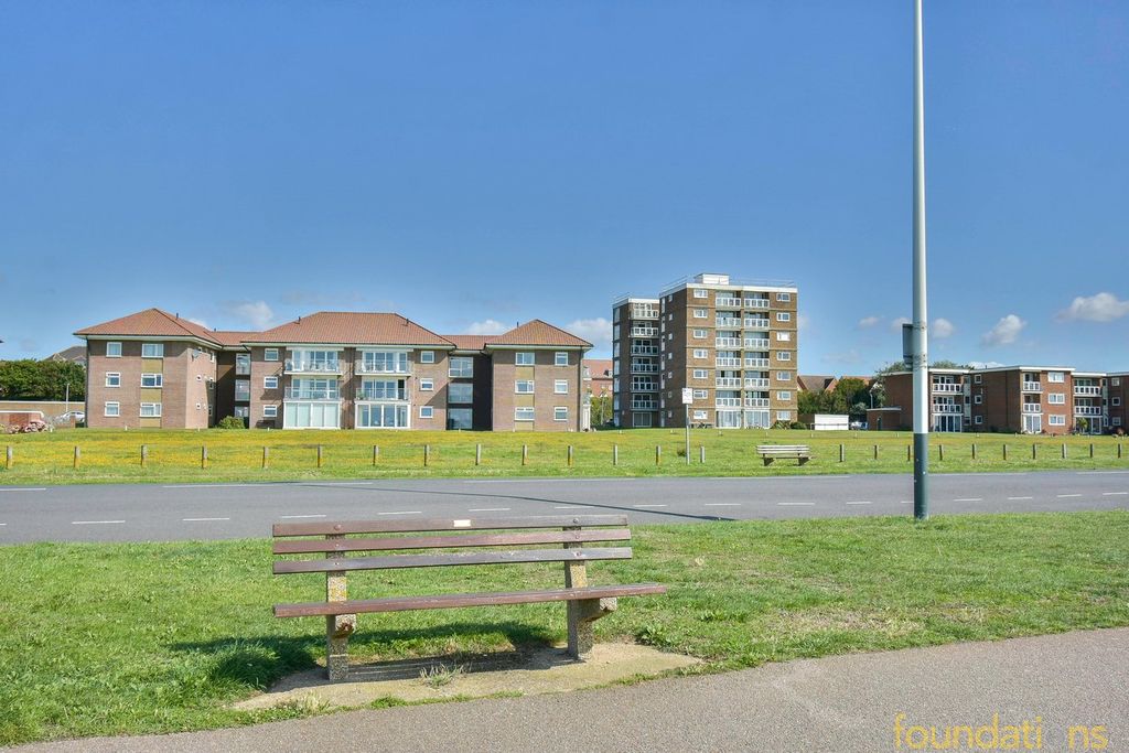 Property photo 2 of 27