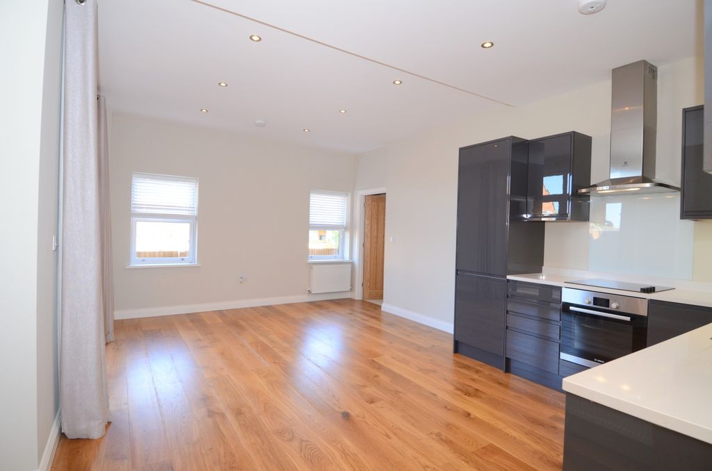 Property photo 3 of 11 Living Space