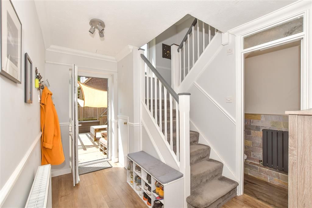 Property photo 3 of 11 Entrance Hall