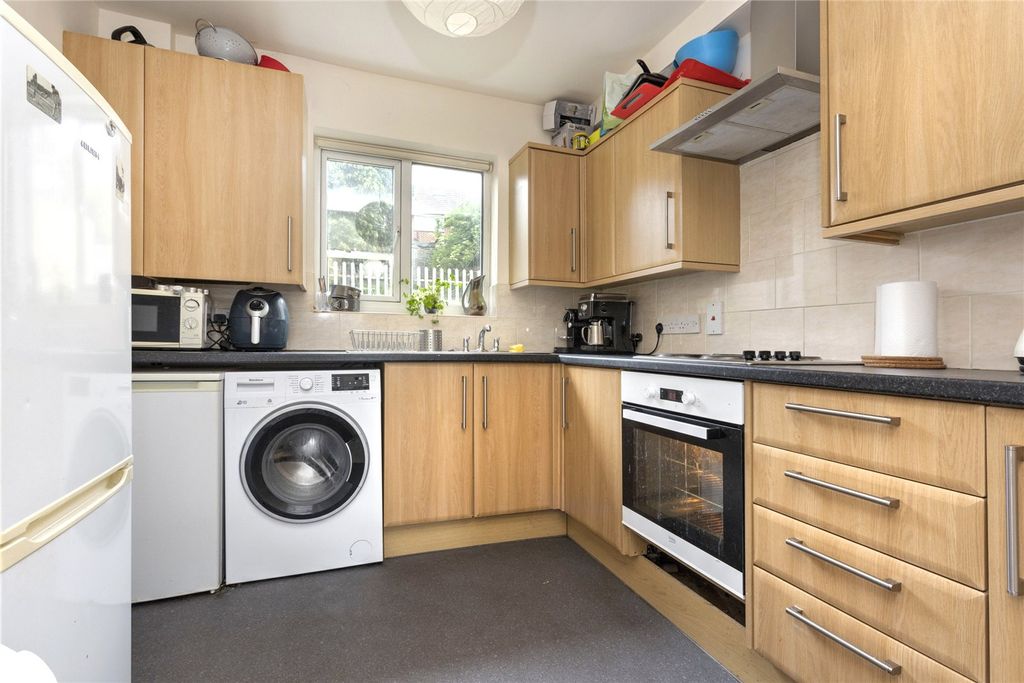 Property photo 3 of 11 Por220298_09