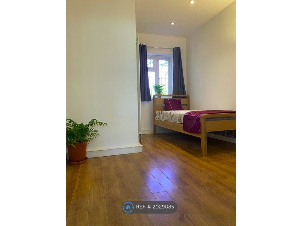 Property photo 1 of 7 Studio Space
