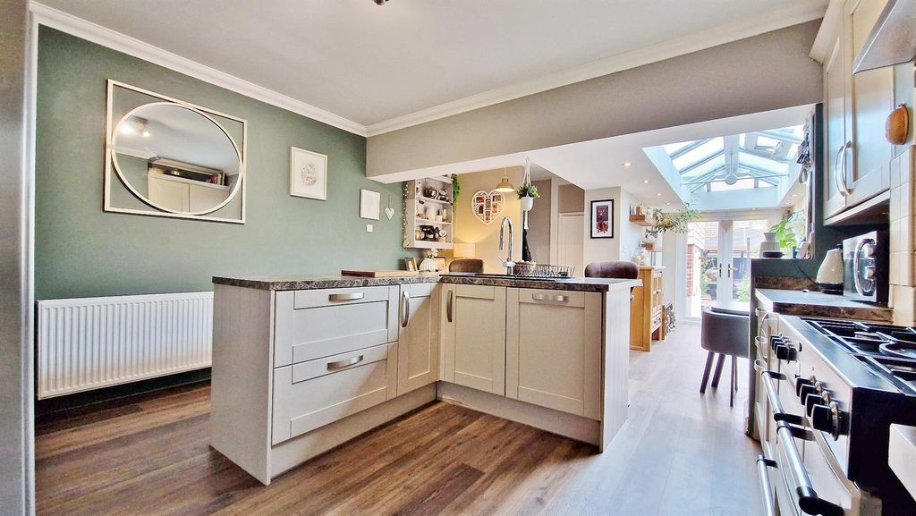 Property photo 2 of 31 Kitchen