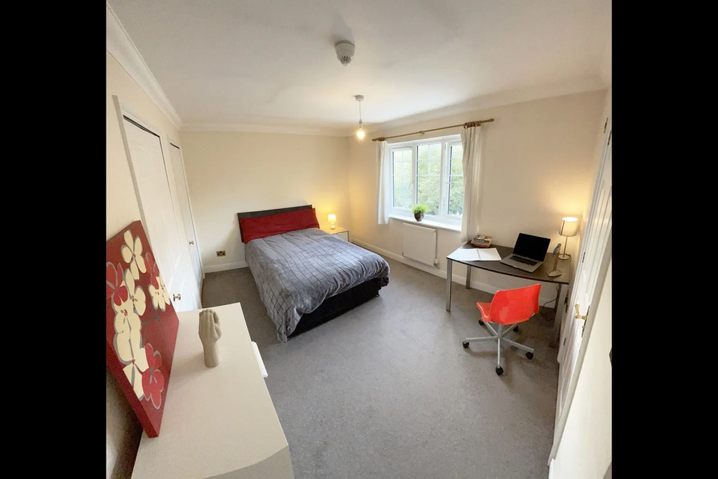 Property photo 2 of 15 Room 2