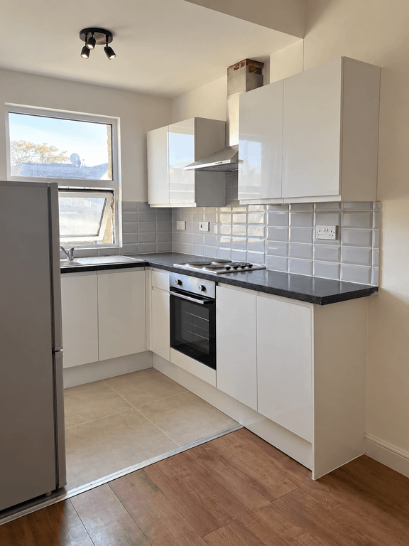 Property photo 1 of 7 N17 2-Bedroom Flat