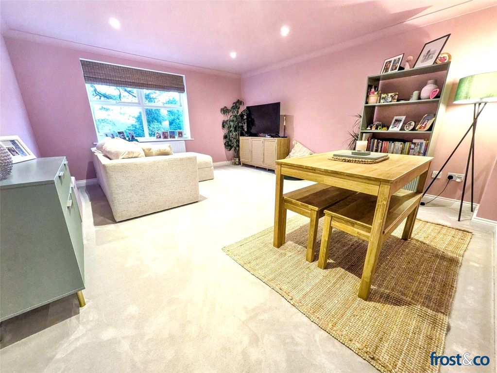 Property photo 3 of 9 Lounge