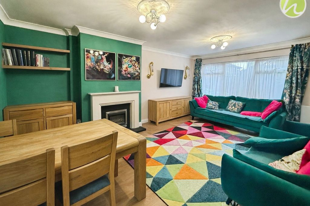 Property photo 3 of 12