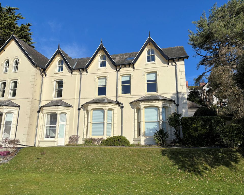 Property photo 2 of 32