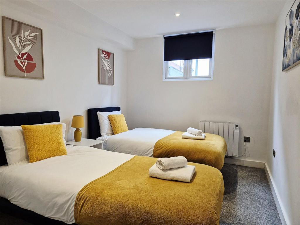 Property photo 3 of 8 Bedroom 1.Jpeg