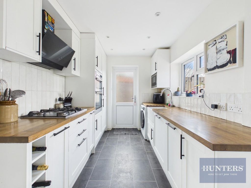 Property photo 3 of 18 Kitchen.Jpg