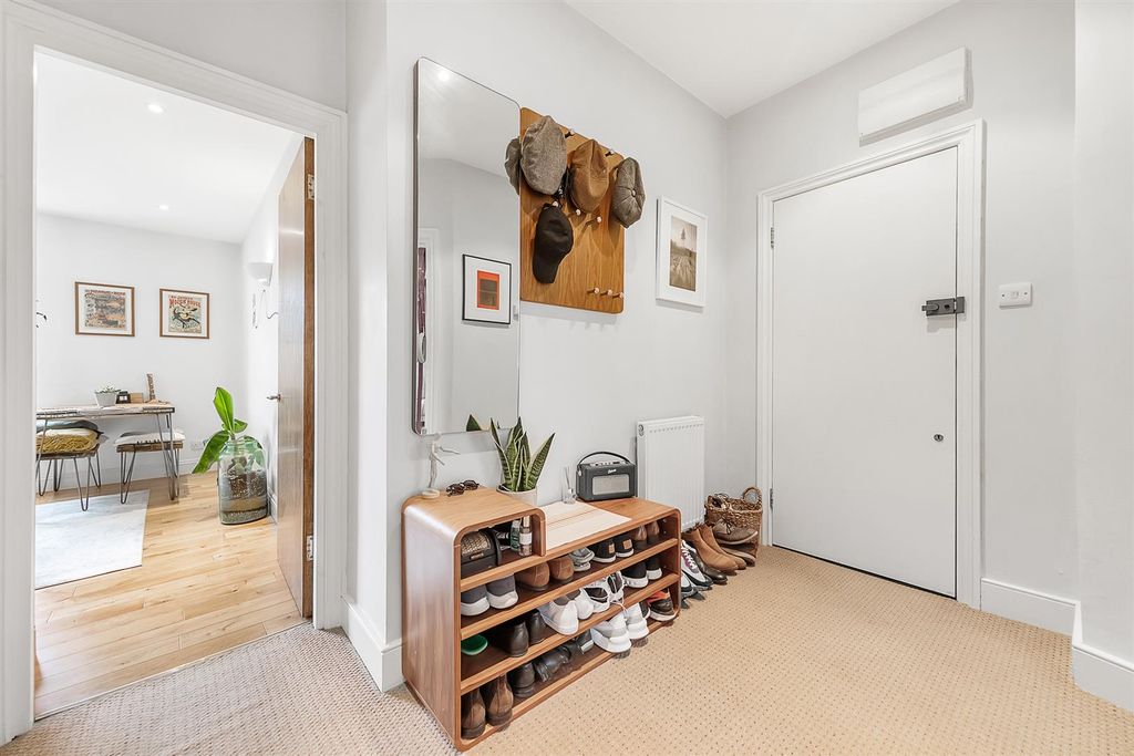 Property photo 3 of 11 16240_00551036.Jpg